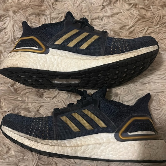 ADIDAS Boost Consortium in Navy/Gold Women’s 5 (Men’s 4) - Picture 3 of 6